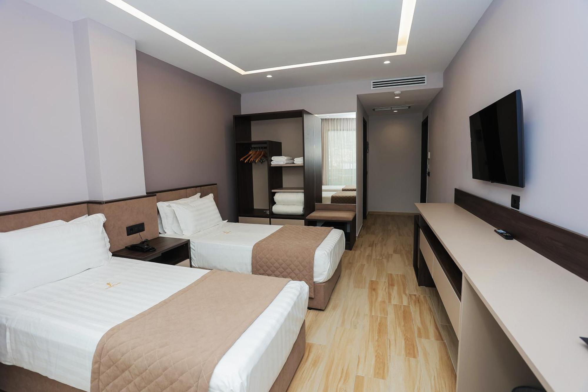 Joelle Premium Hotel Sarande Bagian luar foto