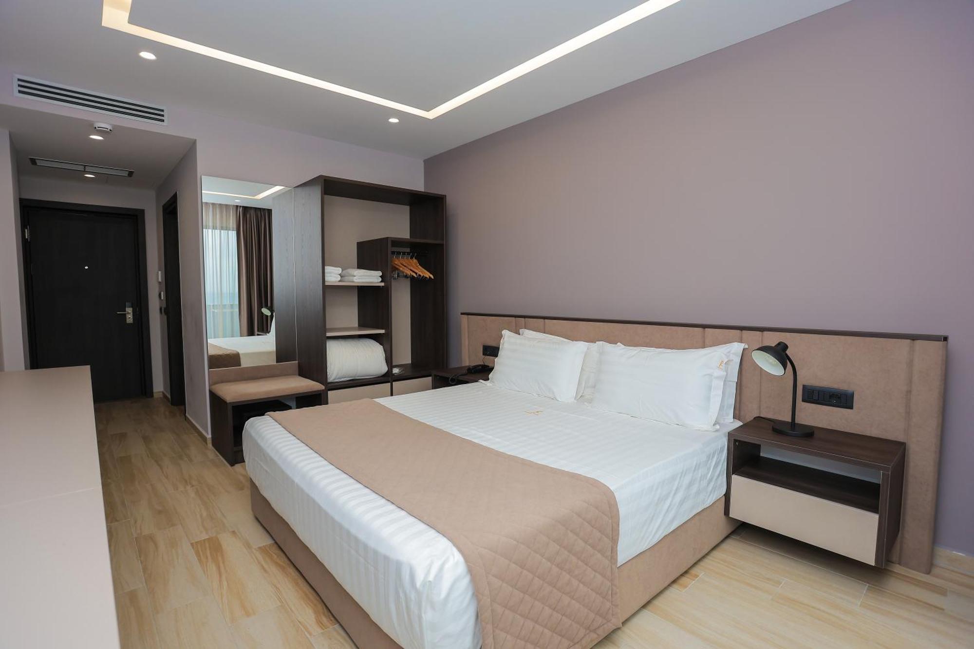 Joelle Premium Hotel Sarande Bagian luar foto