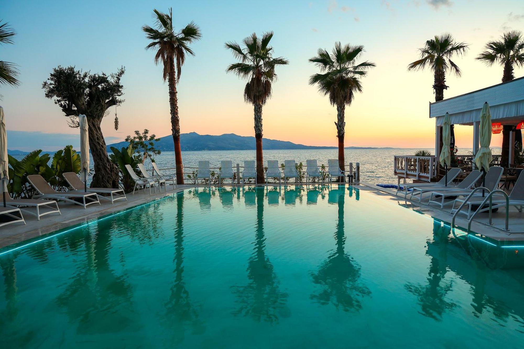 Joelle Premium Hotel Sarande Bagian luar foto