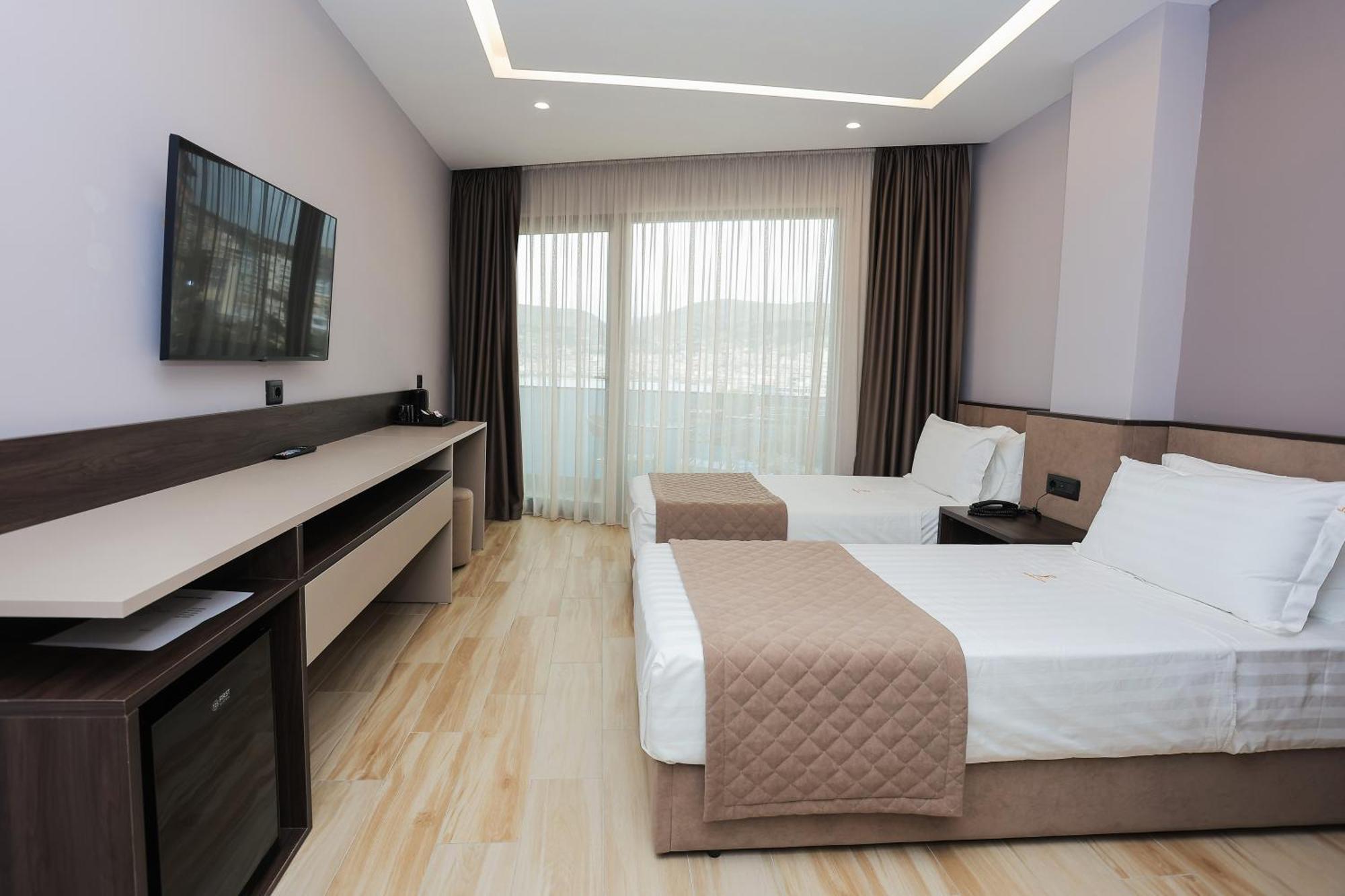 Joelle Premium Hotel Sarande Bagian luar foto
