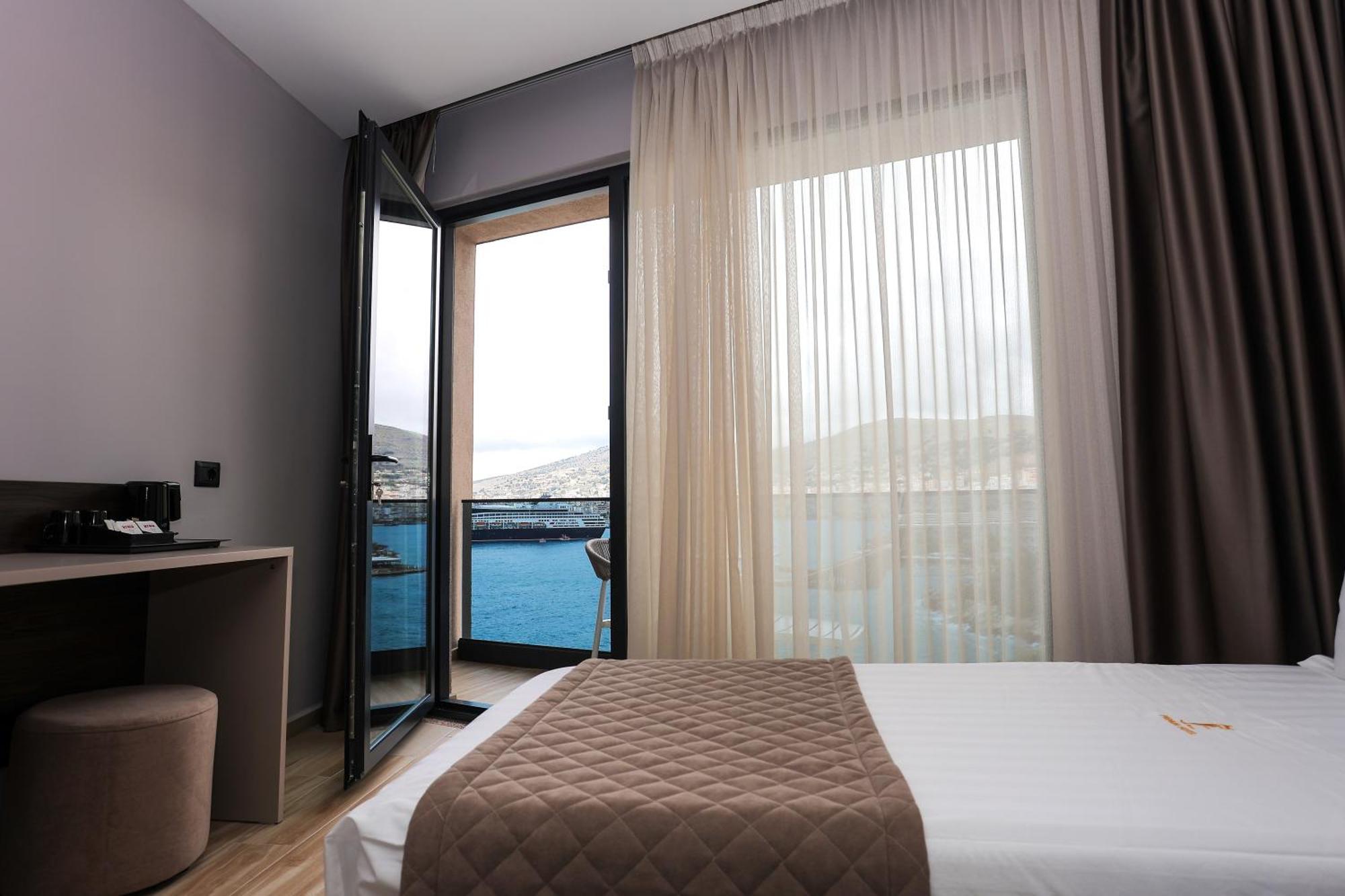 Joelle Premium Hotel Sarande Bagian luar foto