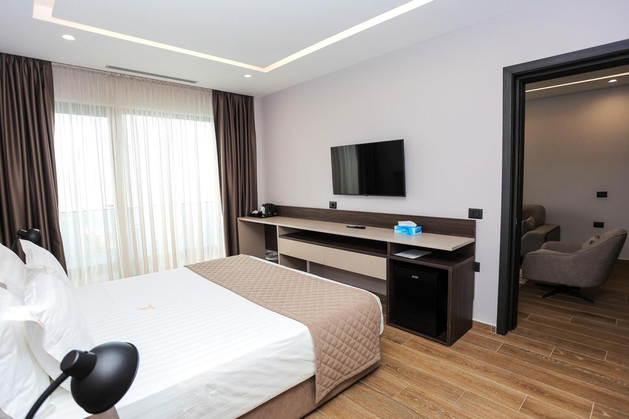 Joelle Premium Hotel Sarande Bagian luar foto