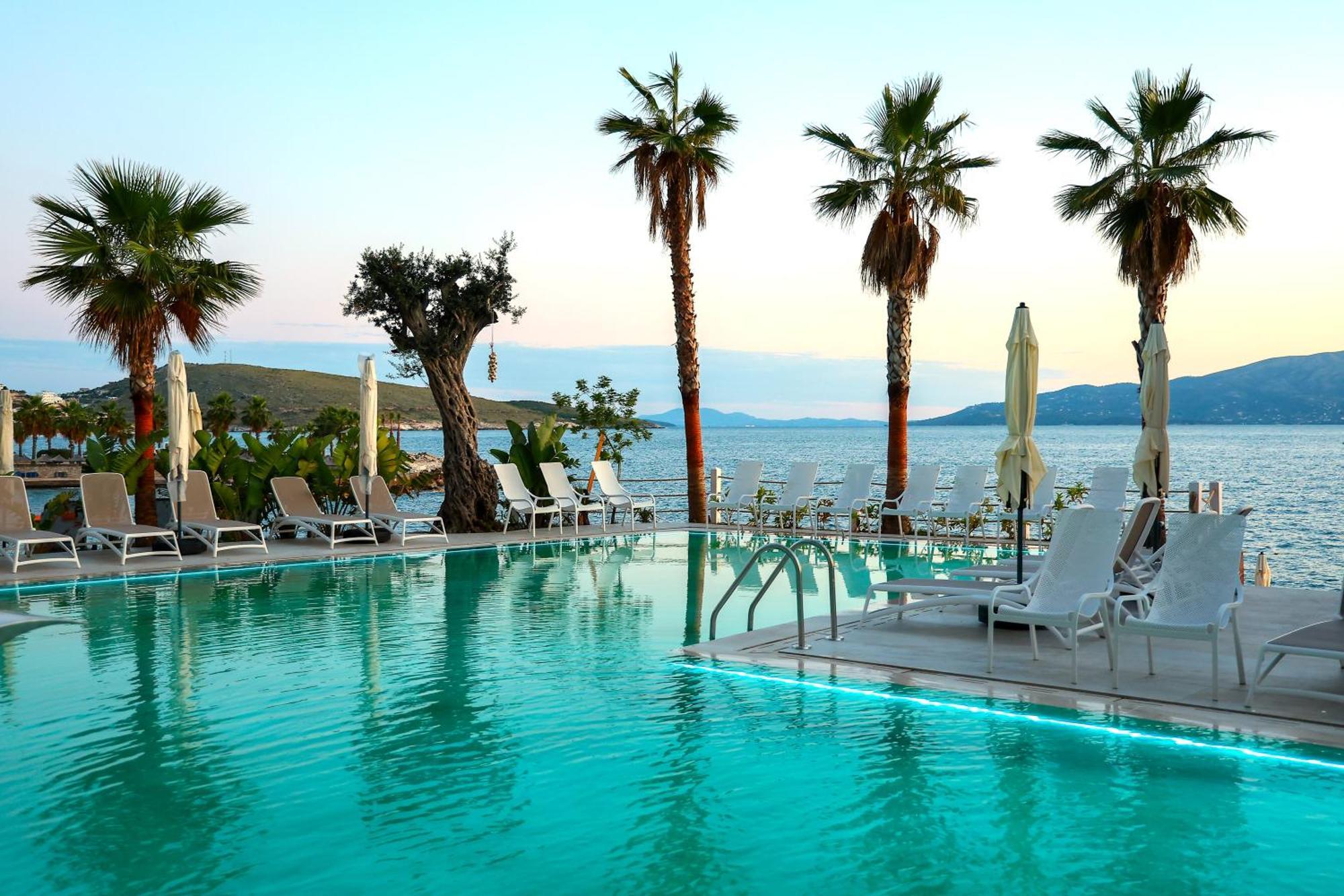 Joelle Premium Hotel Sarande Bagian luar foto