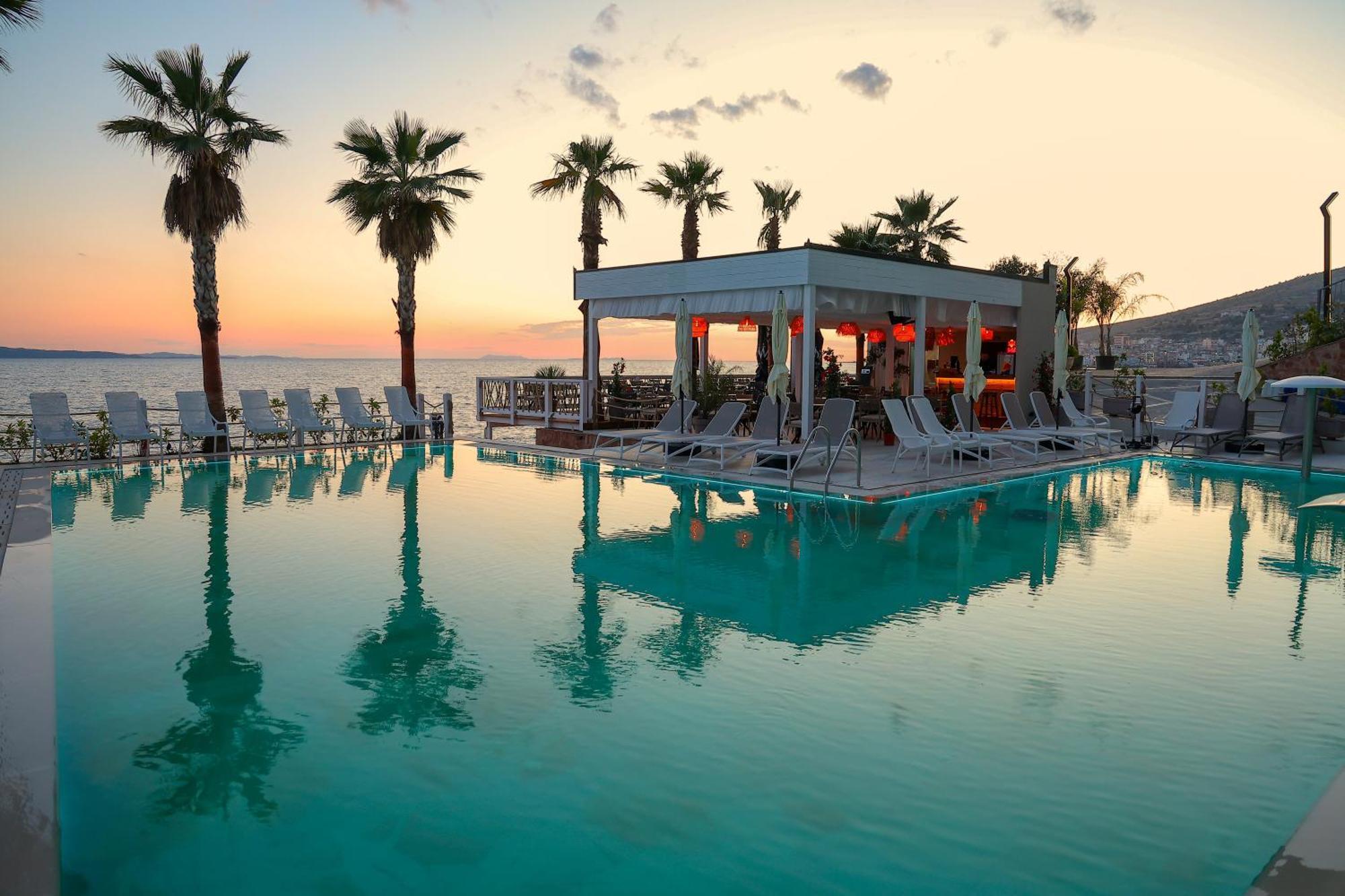 Joelle Premium Hotel Sarande Bagian luar foto