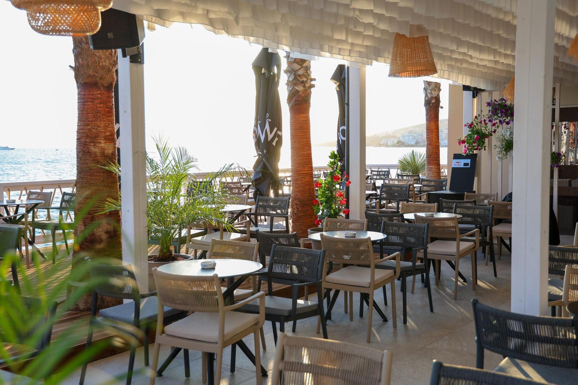 Joelle Premium Hotel Sarande Bagian luar foto