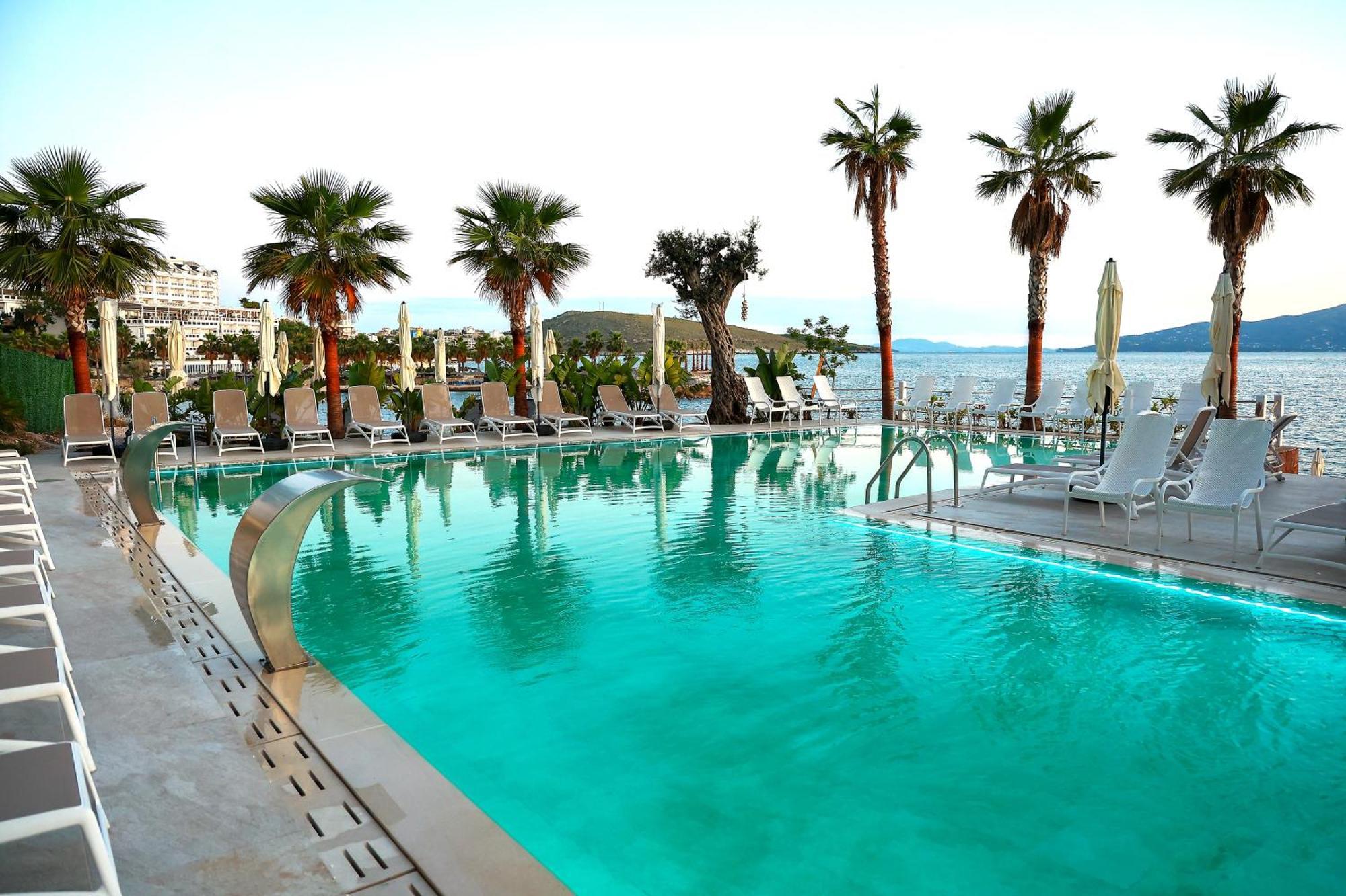 Joelle Premium Hotel Sarande Bagian luar foto