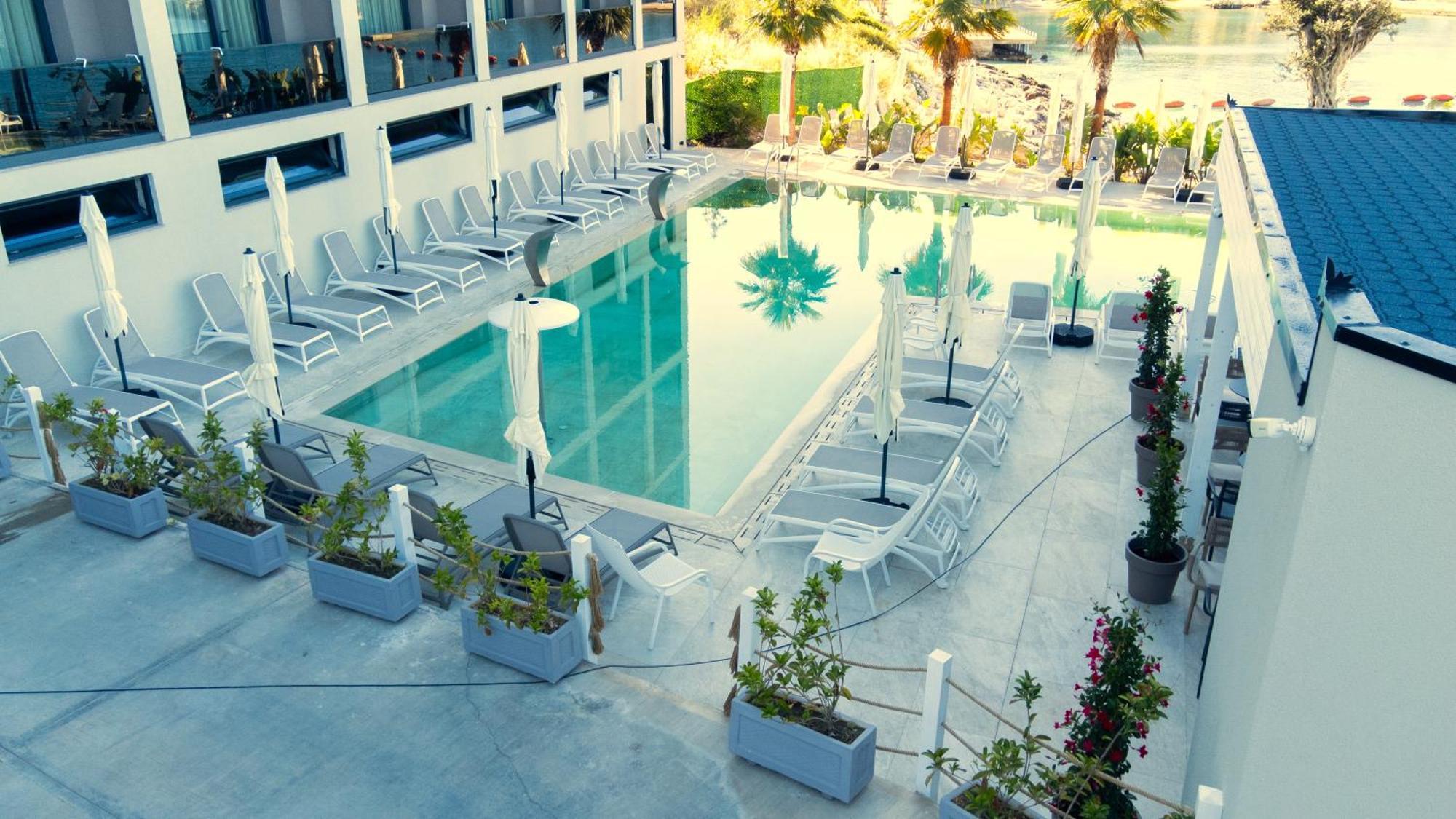Joelle Premium Hotel Sarande Bagian luar foto